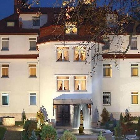 クドヴァ・ズドゥルイ Viilla Rezidence Bed & Breakfast エクステリア 写真