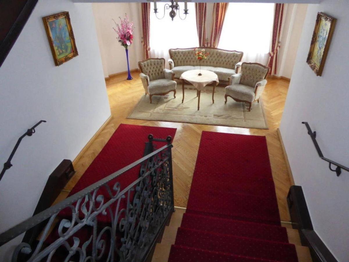 クドヴァ・ズドゥルイ Viilla Rezidence Bed & Breakfast エクステリア 写真